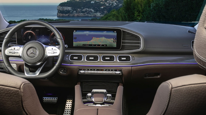 <p>Interior de Mercedes-Benz GLS con vistas al tablero de conducción</p>
