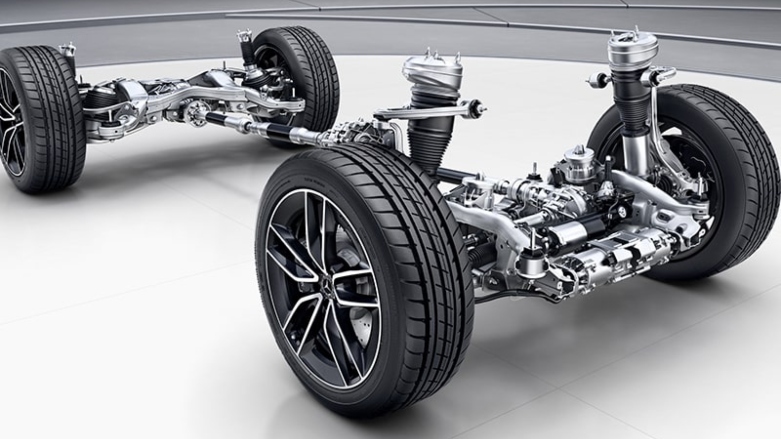 <p>Vista de sistema de transmisión de un vehículo Mercedes-Benz</p>